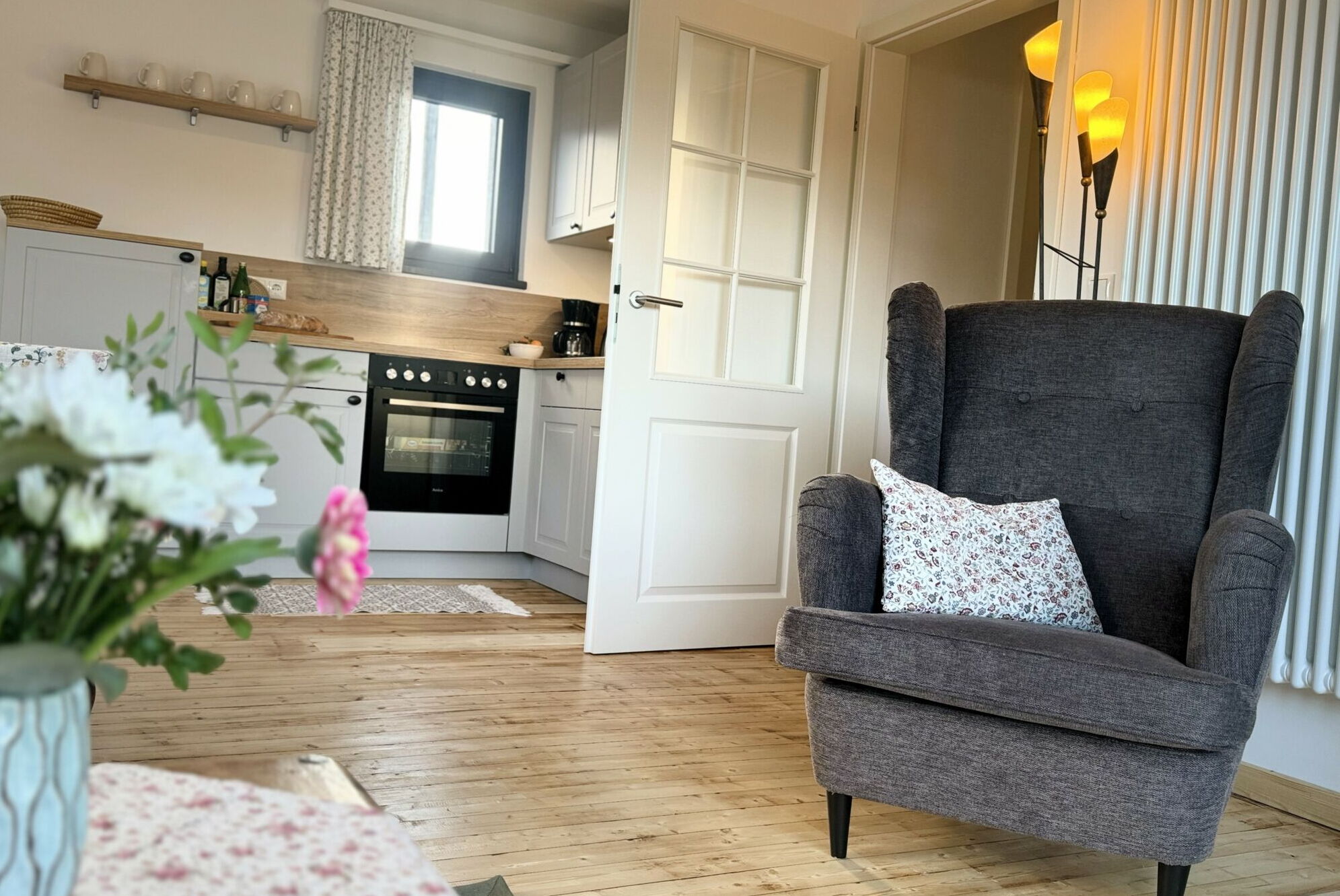 Wohnzimmer der Ferienwohnung Eifelcottage auf dem Landgut Pfauenhof in der Eifel