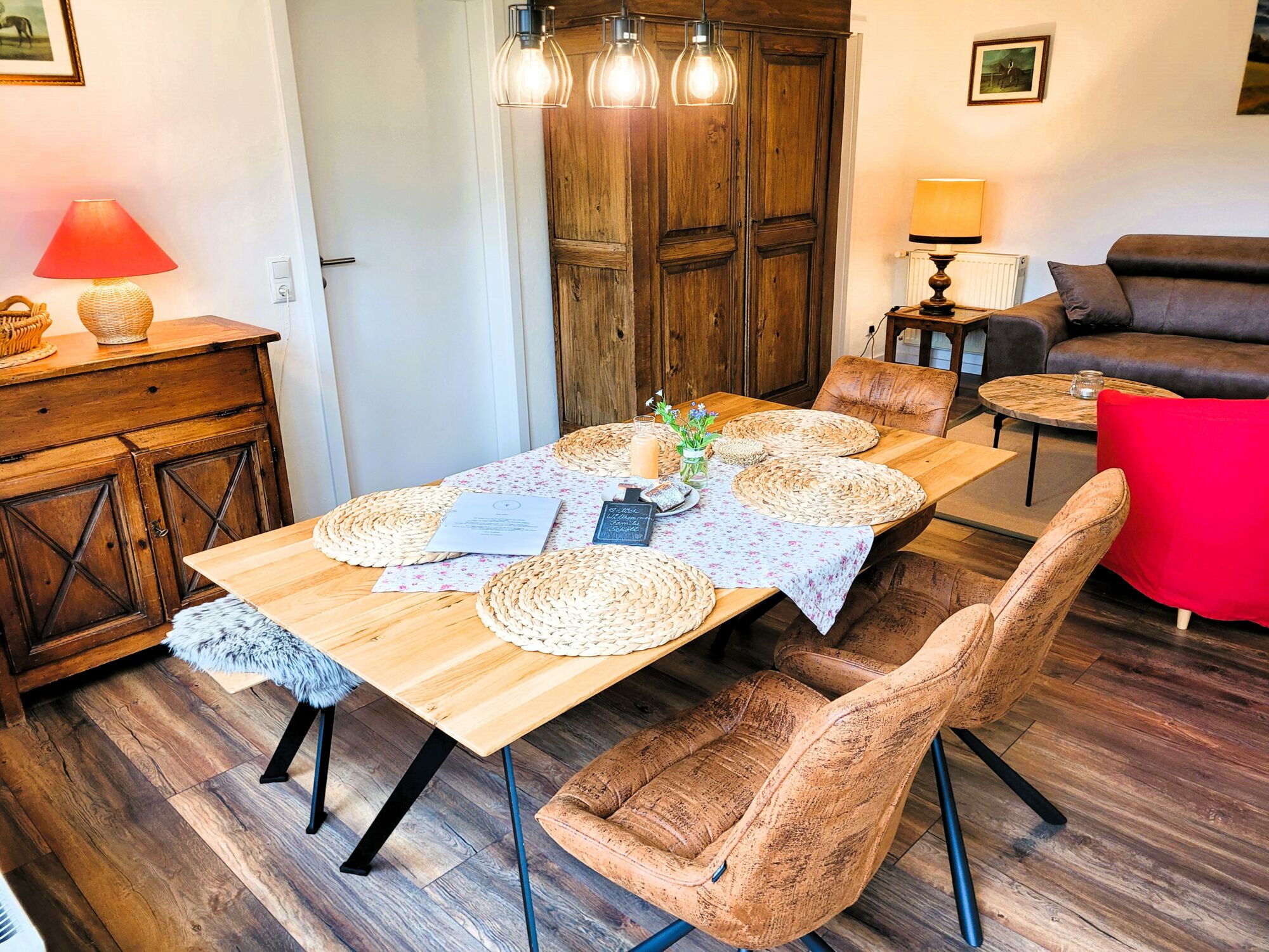 Essbereich der Ferienwohnung Humerich auf dem Landgut Pfauenhof