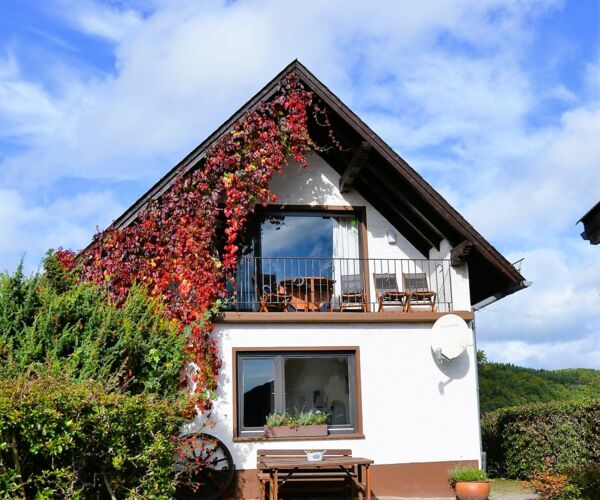 Ansicht der Ferienwohnungen Nr. 5 und Nr. 6 auf dem Landgut Pfauenhof in der Eifel
