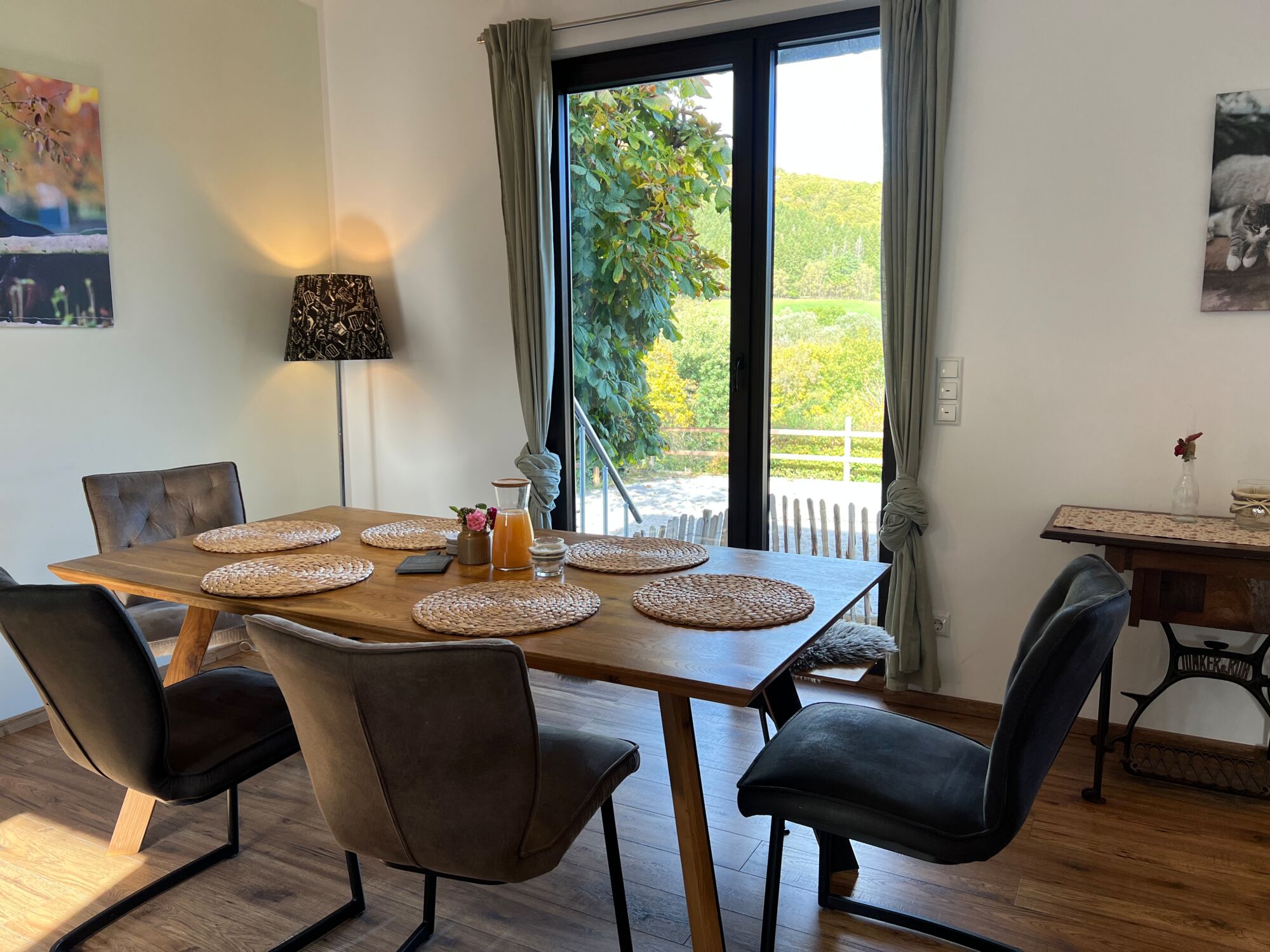 Das Esszimmer des Landchalets Eifel auf dem Landgut Pfauenhof in der Vulkaneifel